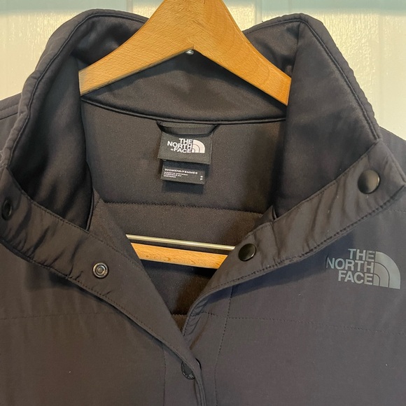 North Face lightweight pullover - Picture 2 of 7